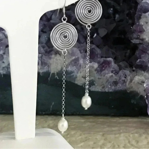 Coiled White Pearl Shoulder Duster Long Earrings - Picture 2 of 4